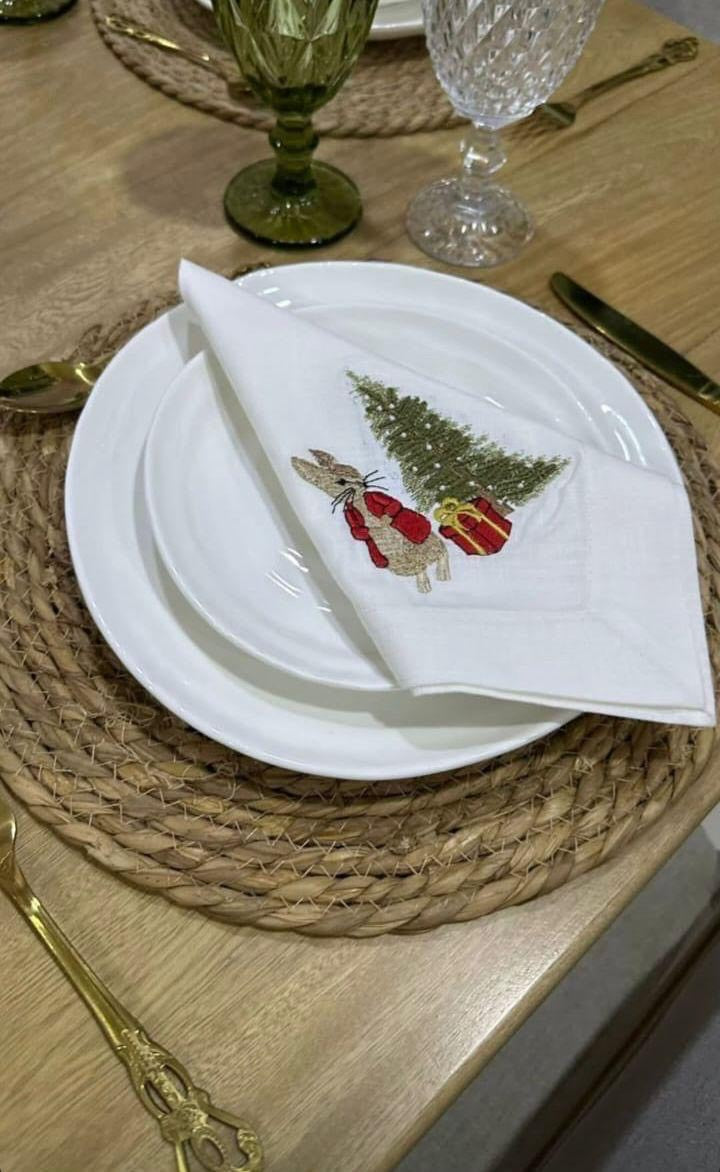 Set de 6 Servilletas Navideñas en Lino Bordadas – Personalizadas
