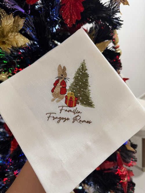 Set de 6 Servilletas Navideñas en Lino Bordadas – Personalizadas