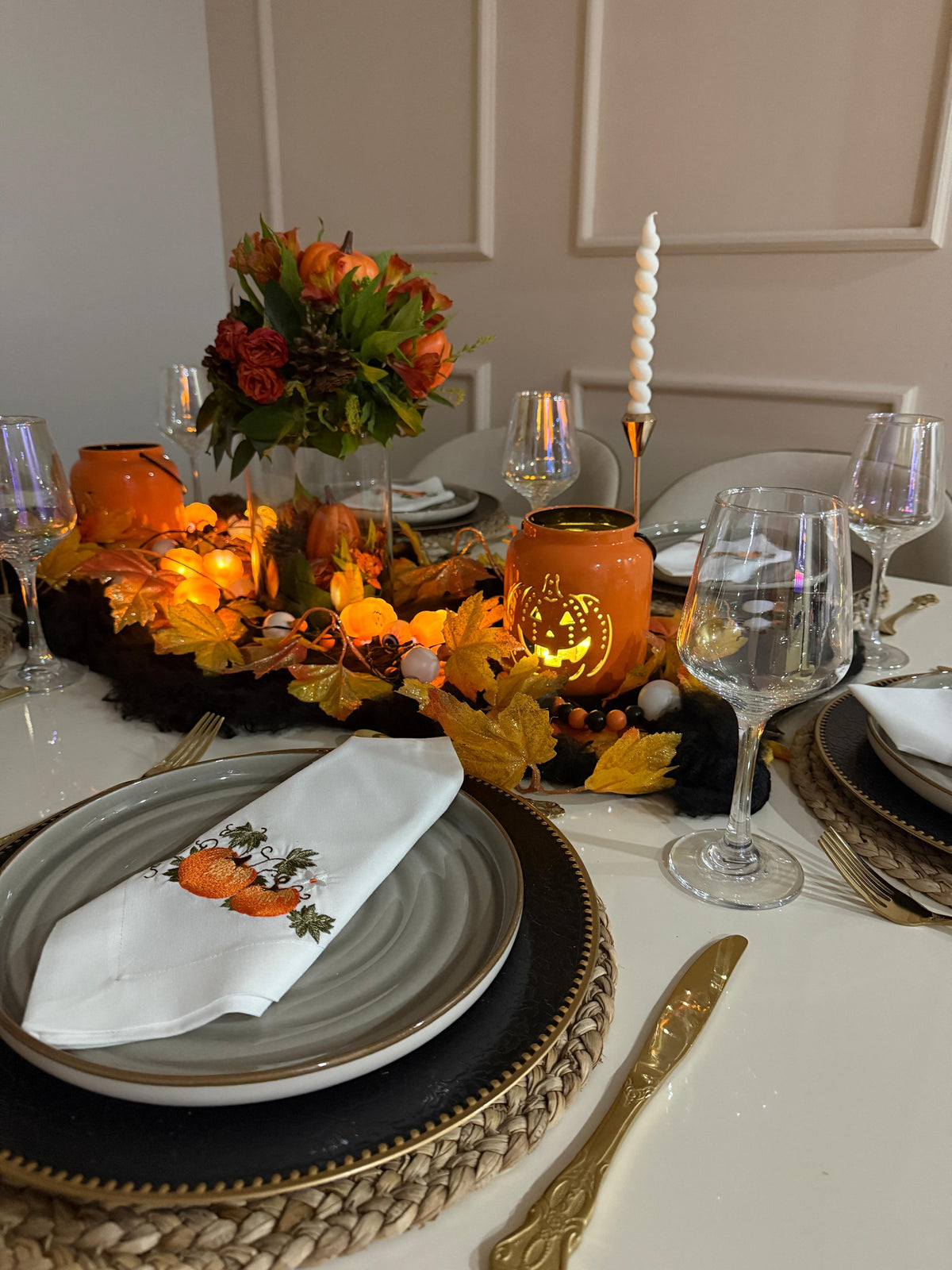 Set de 6 Servilletas de Halloween en Lino Bordadas a Mano