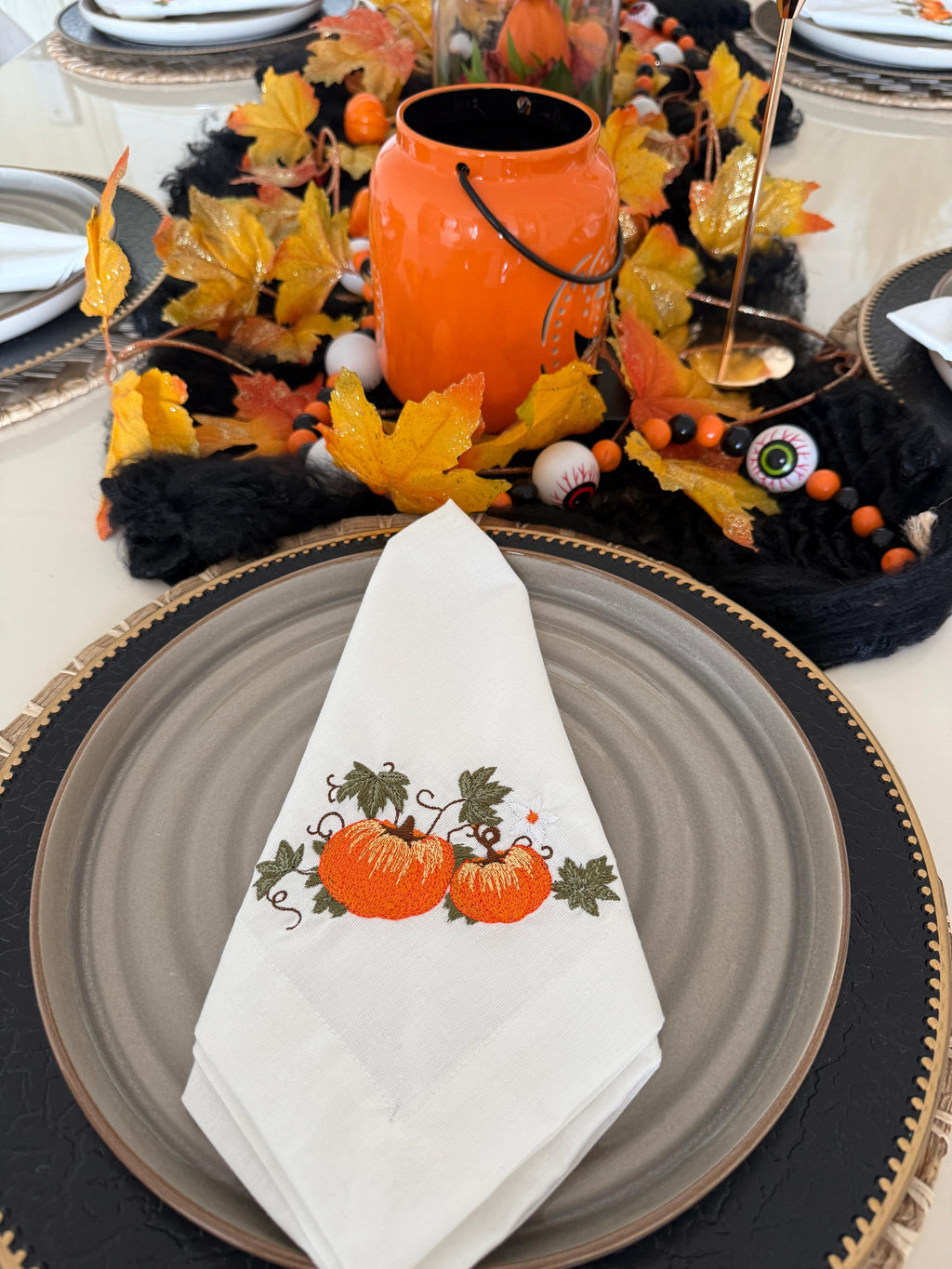 Set de 6 Servilletas de Halloween en Lino Bordadas a Mano