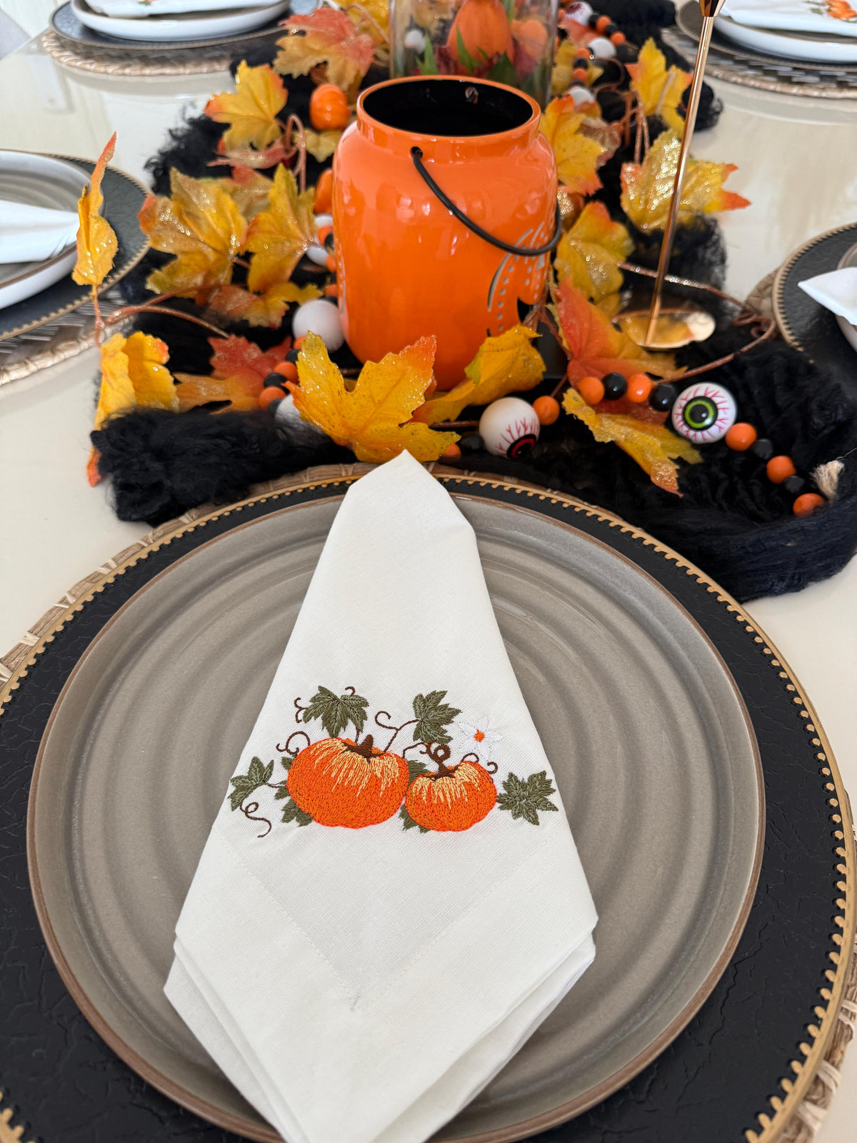 Set de 6 Servilletas de Halloween en Lino Bordadas a Mano