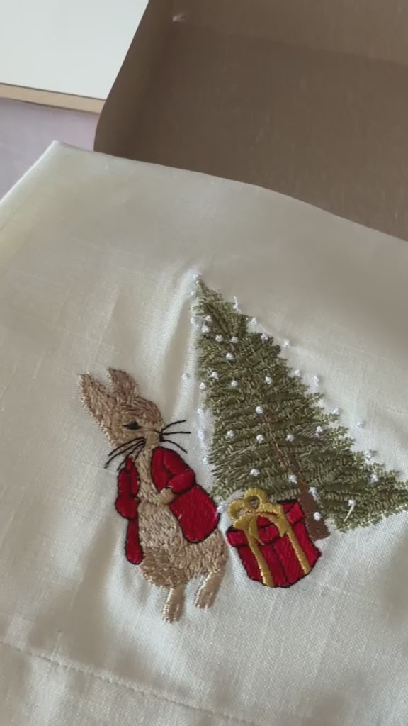 Set de 6 Servilletas Navideñas en Lino Bordadas – Personalizadas